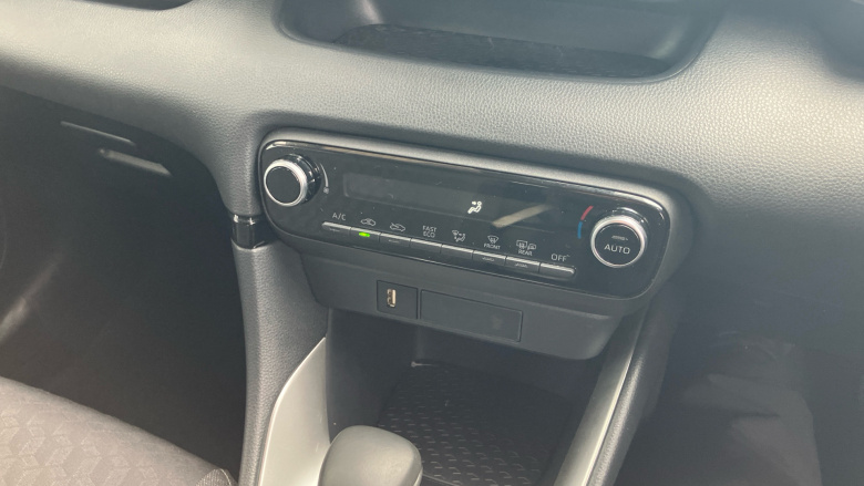 Toyota Yaris 1.5 Hybrid Design 5dr CVT Hybrid Hatchback